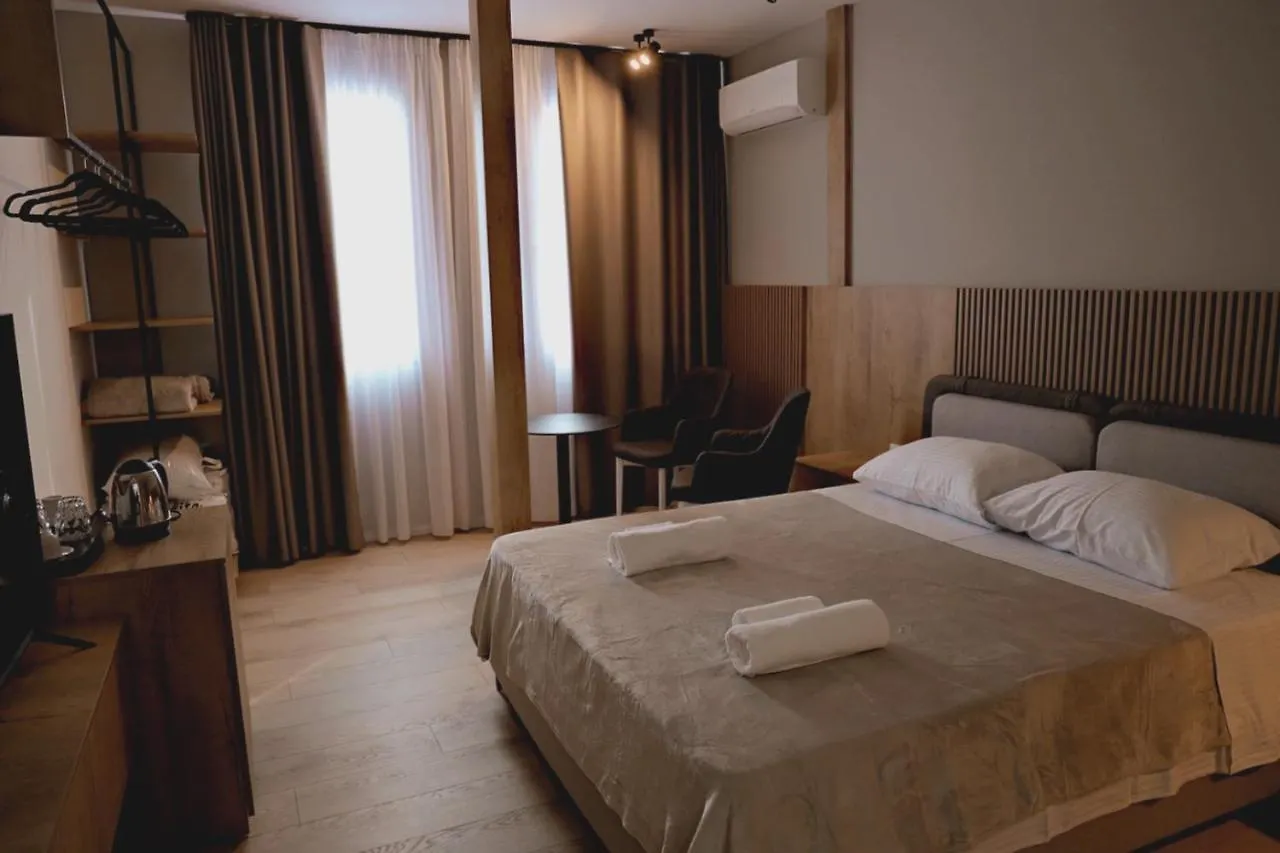 Sol Hotel Шкодер